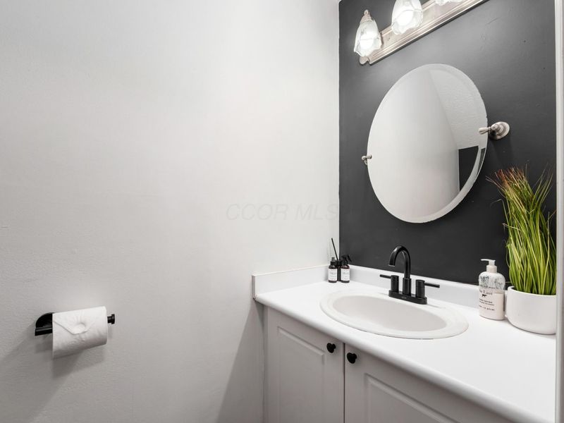 4633 Parrau Drive, Columbus, OH 43228 Photo 6