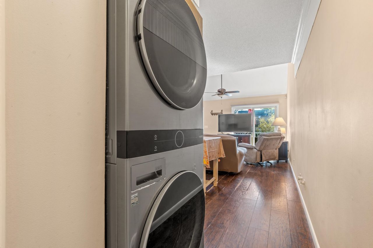 405 Cambridge Circle Photo 12