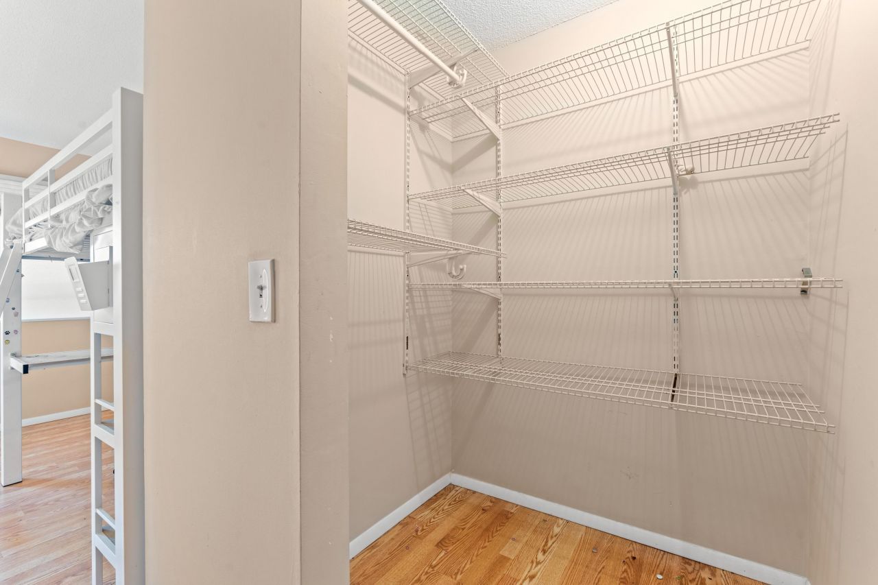 405 Cambridge Circle Photo 16