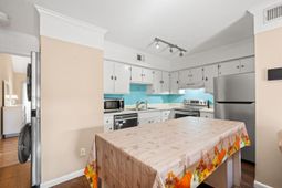 405 Cambridge Circle photo 4