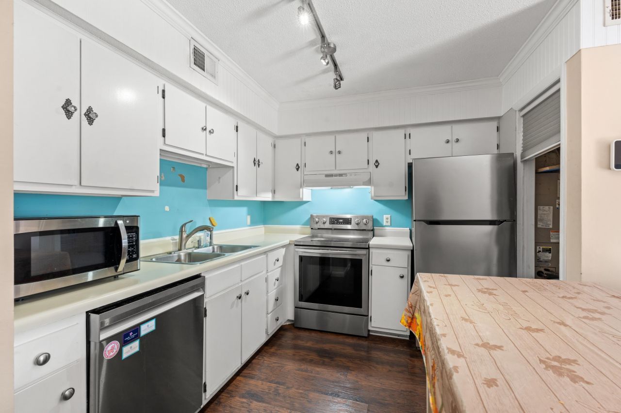 405 Cambridge Circle Photo 6