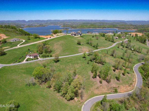 2069 Edgewater Sounds, Morristown, TN 37814