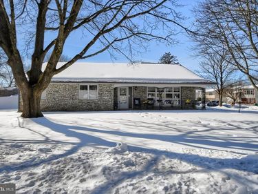 1001 LAKEVIEW TERRACE, PENNSBURG, PA 18073