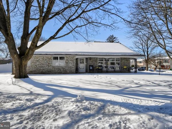 1001 LAKEVIEW TERRACE, PENNSBURG, PA 18073