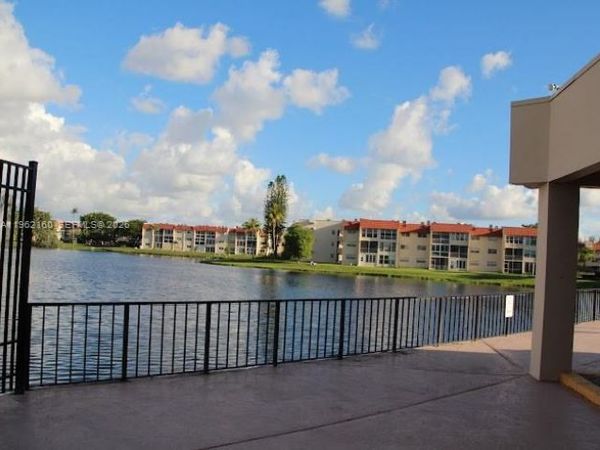 8000 N Sunrise Lakes Dr , Unit 309, Sunrise, FL 33322