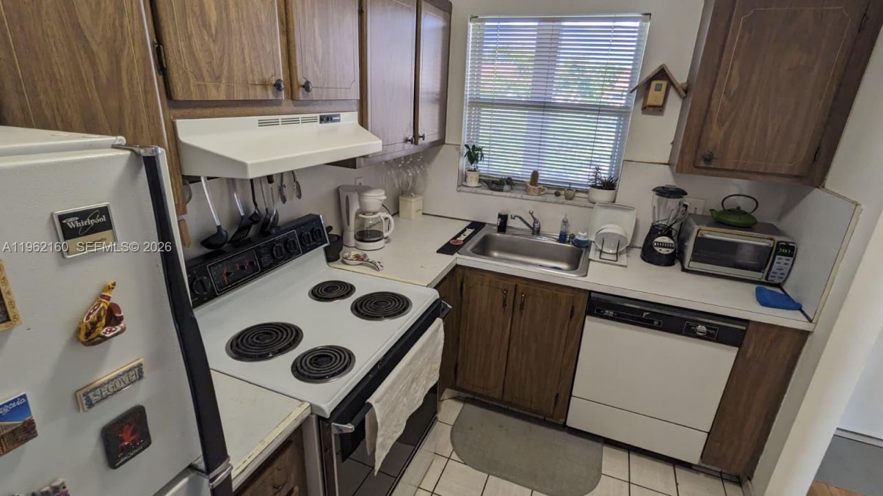 8000 N Sunrise Lakes Dr , Unit 309, Sunrise, FL 33322 Photo