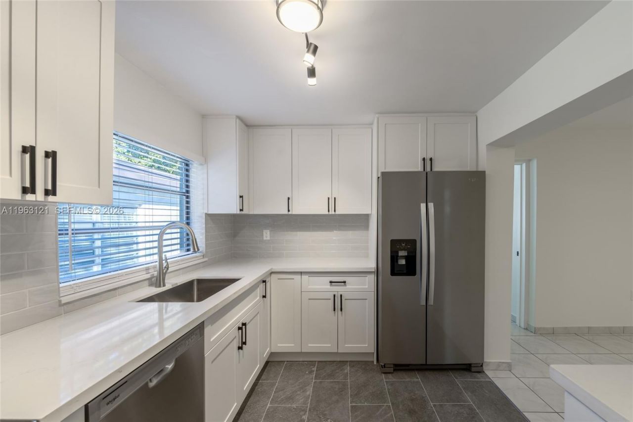 1631 SW 21st St , Miami, FL 33145 Photo