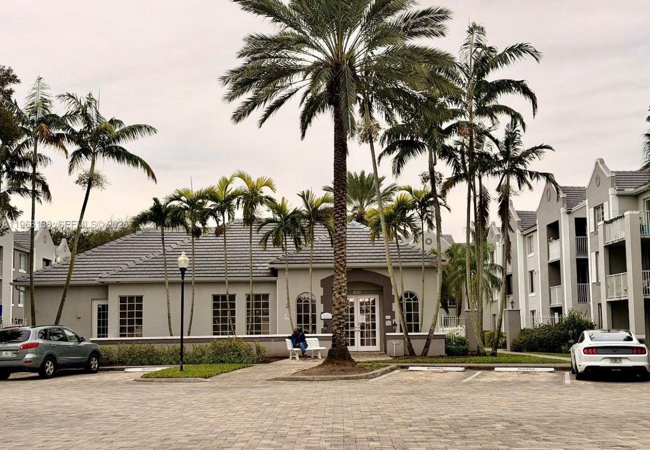 777 SW 111th Way, Unit 301, Pembroke Pines, FL 33025 Photo