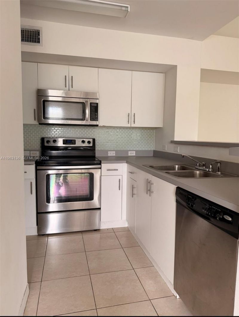 777 SW 111th Way, Unit 301, Pembroke Pines, FL 33025 Photo