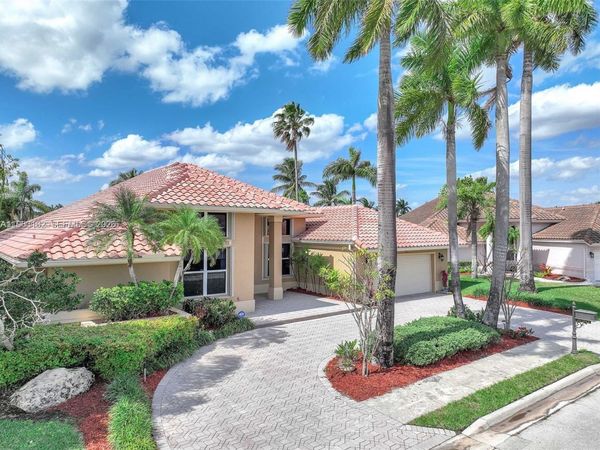 620 W Laurel Ln W , Pembroke Pines, FL 33027