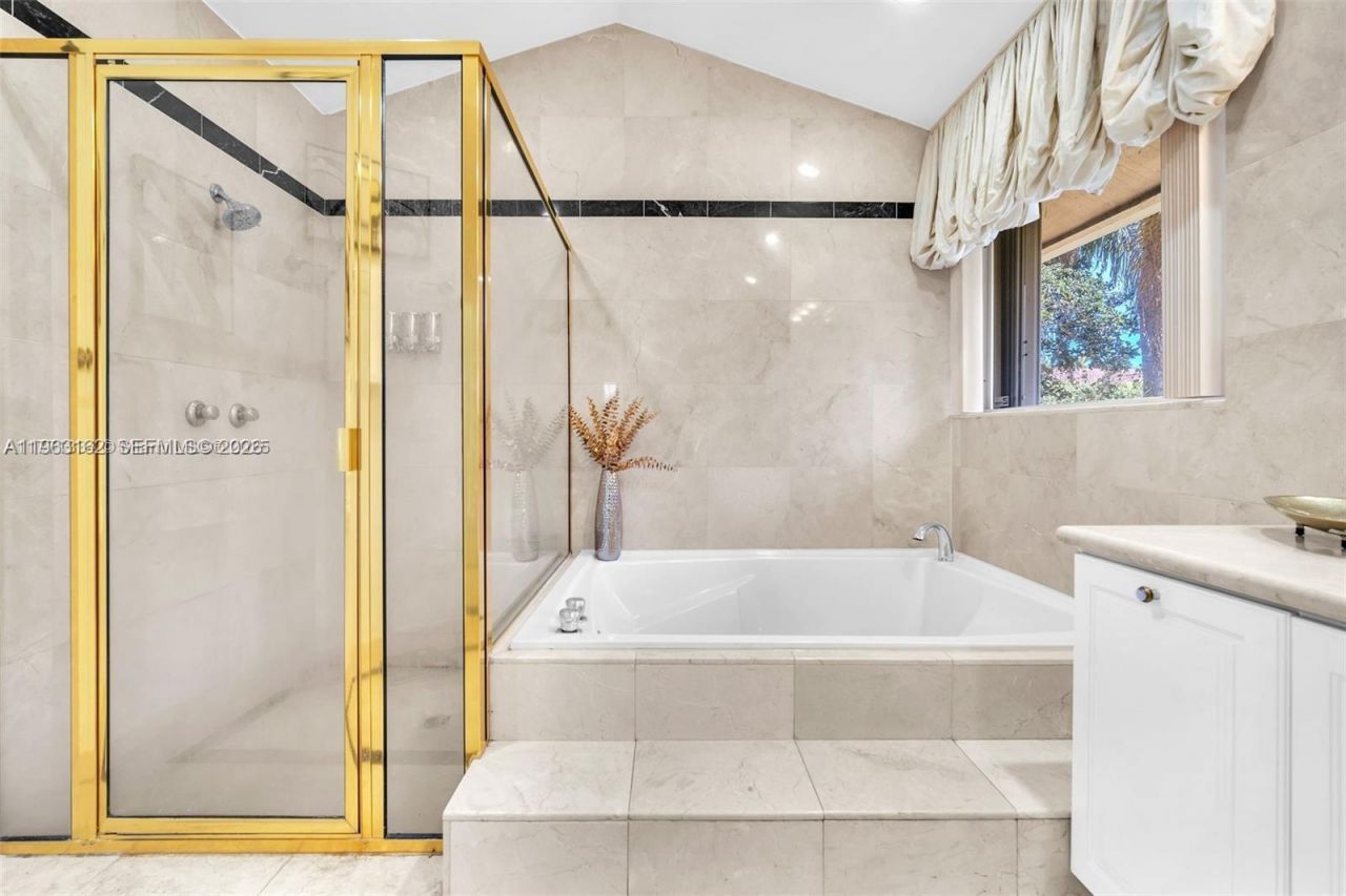 620 W Laurel Ln W , Pembroke Pines, FL 33027 Photo