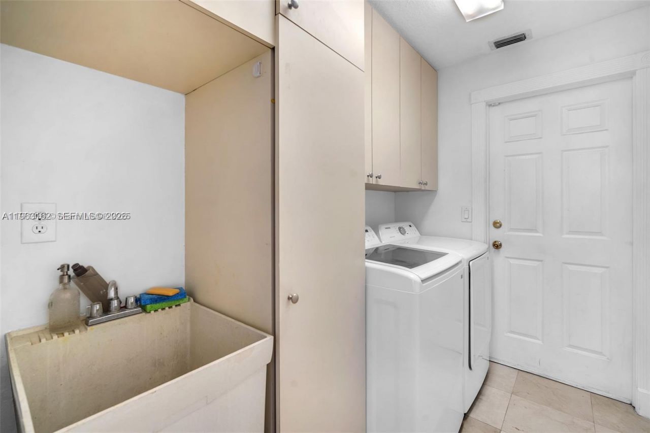 620 W Laurel Ln W , Pembroke Pines, FL 33027 Photo