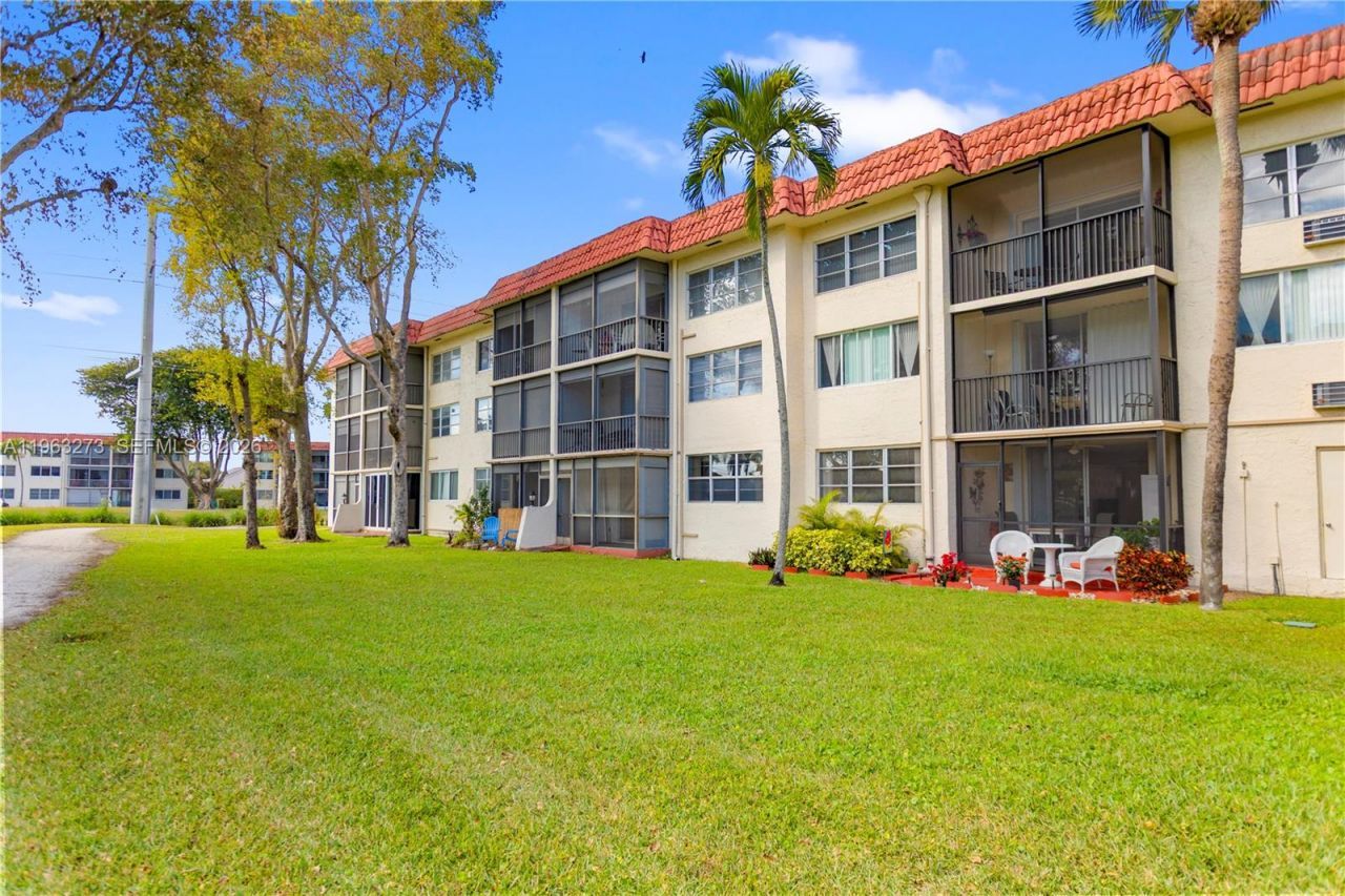 691 S Hollybrook Dr, Unit 26-105, Pembroke Pines, FL 33025 Photo