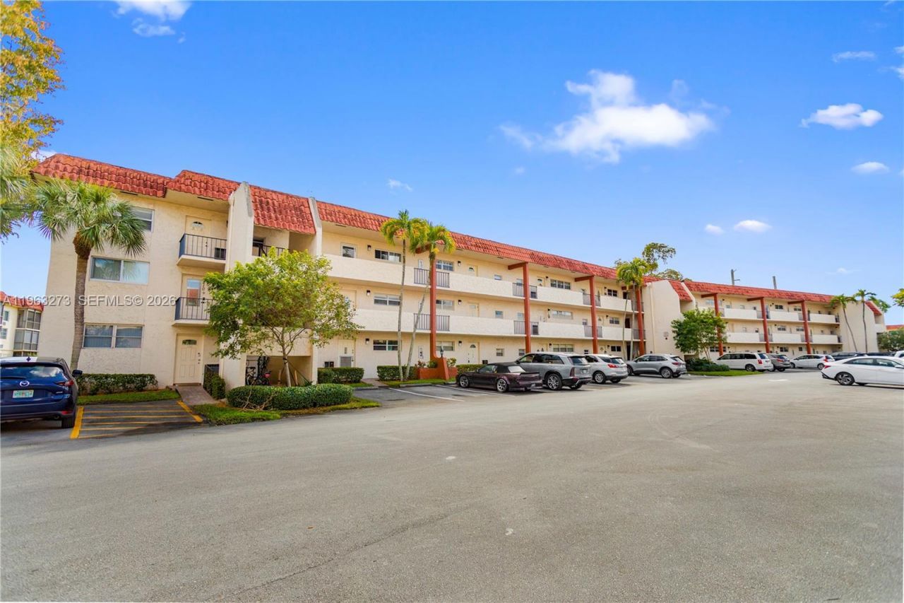 691 S Hollybrook Dr, Unit 26-105, Pembroke Pines, FL 33025 Photo