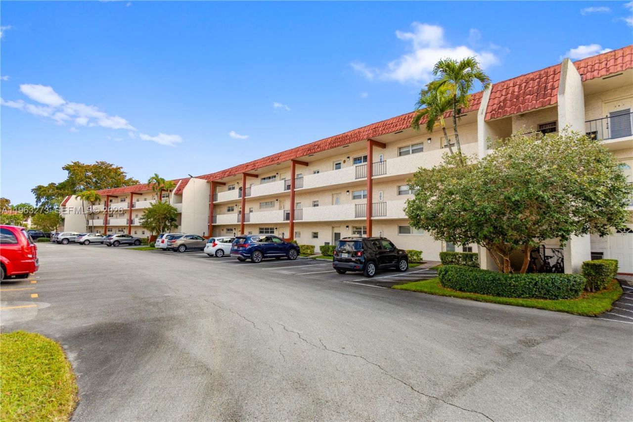 691 S Hollybrook Dr, Unit 26-105, Pembroke Pines, FL 33025 Photo