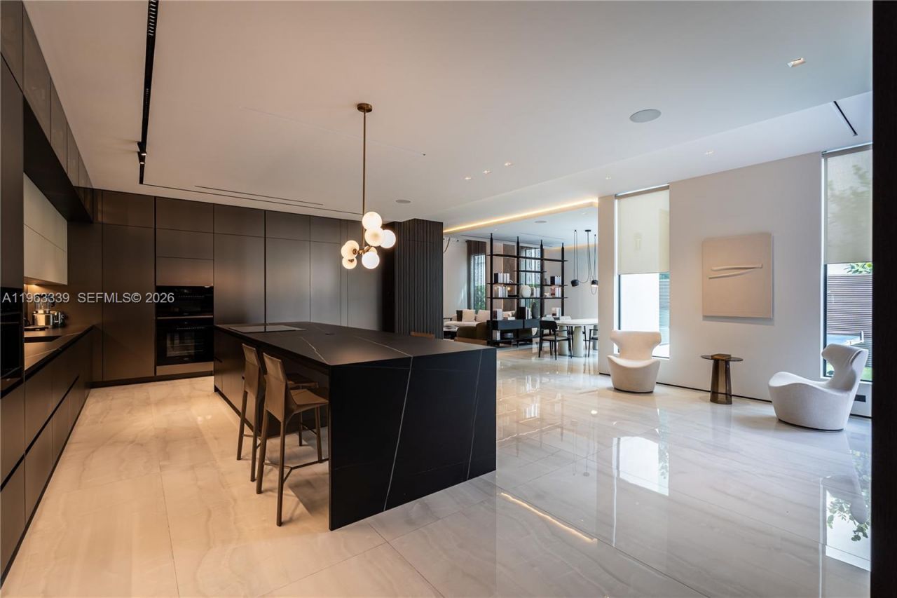 10540 NW 67th Ter , Doral, FL 33178 Photo