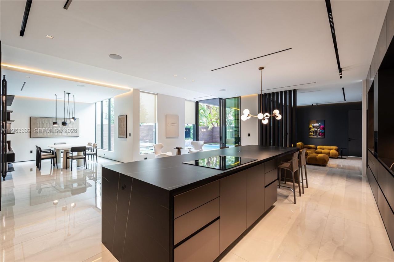 10540 NW 67th Ter , Doral, FL 33178 Photo