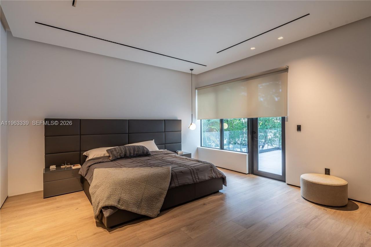 10540 NW 67th Ter , Doral, FL 33178 Photo