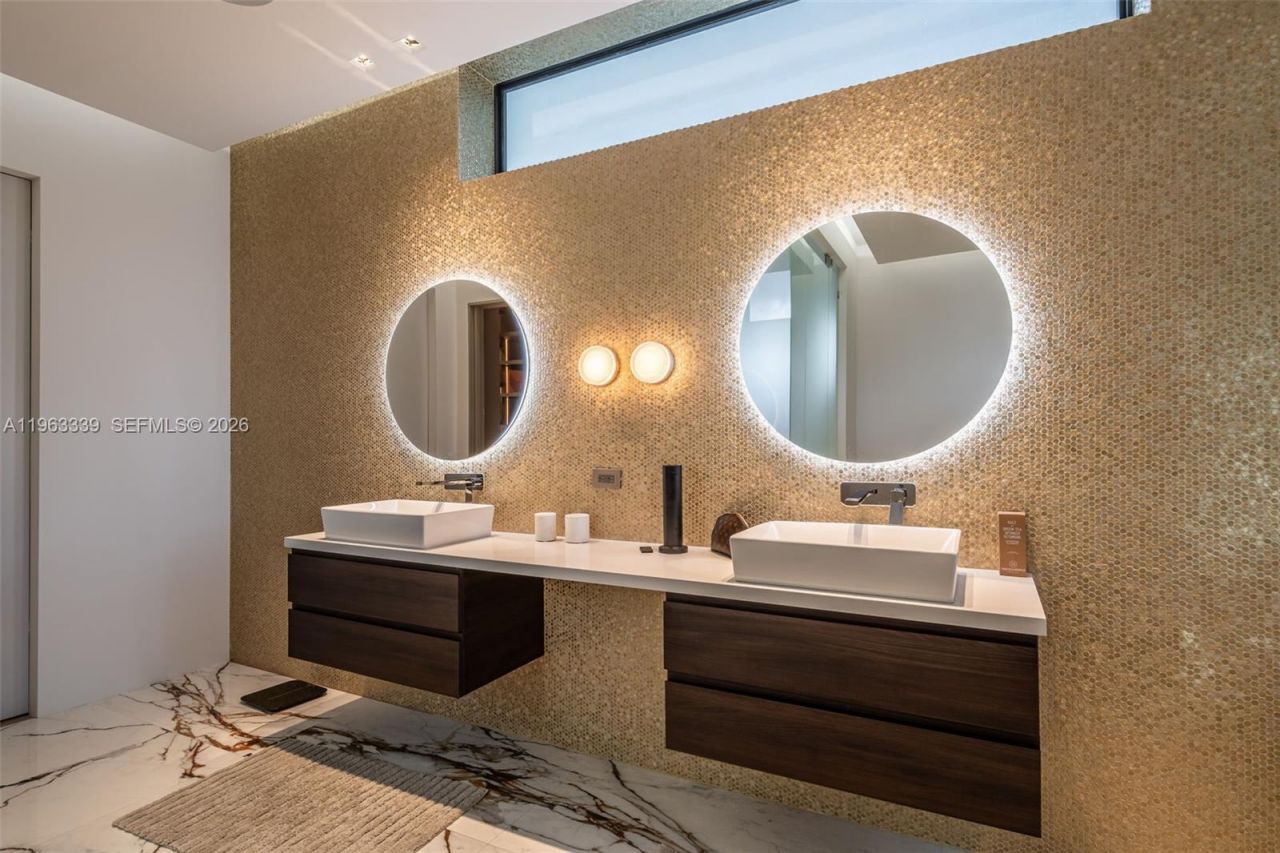 10540 NW 67th Ter , Doral, FL 33178 Photo