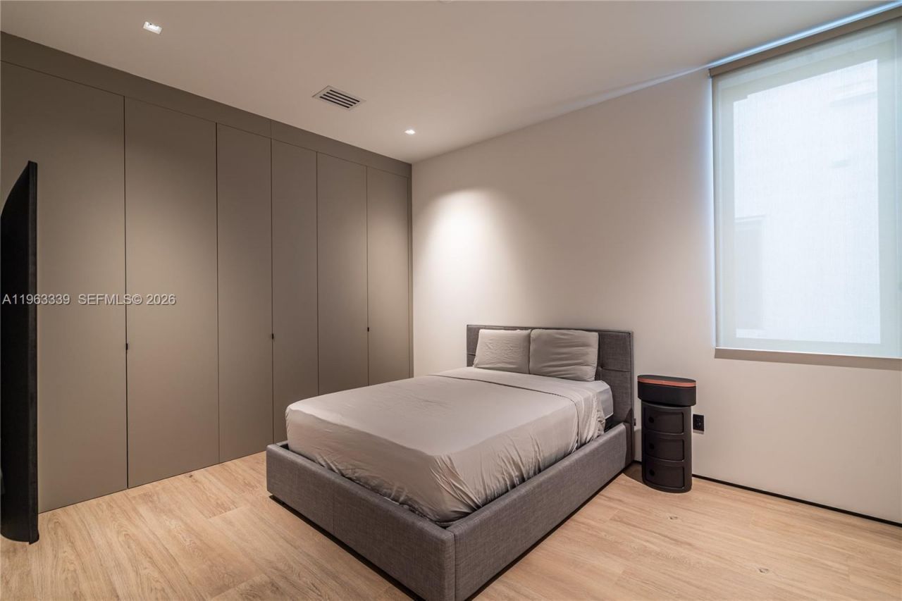 10540 NW 67th Ter , Doral, FL 33178 Photo