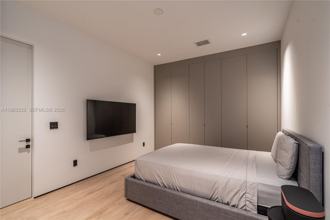 10540 NW 67th Ter , Doral, FL 33178 Photo