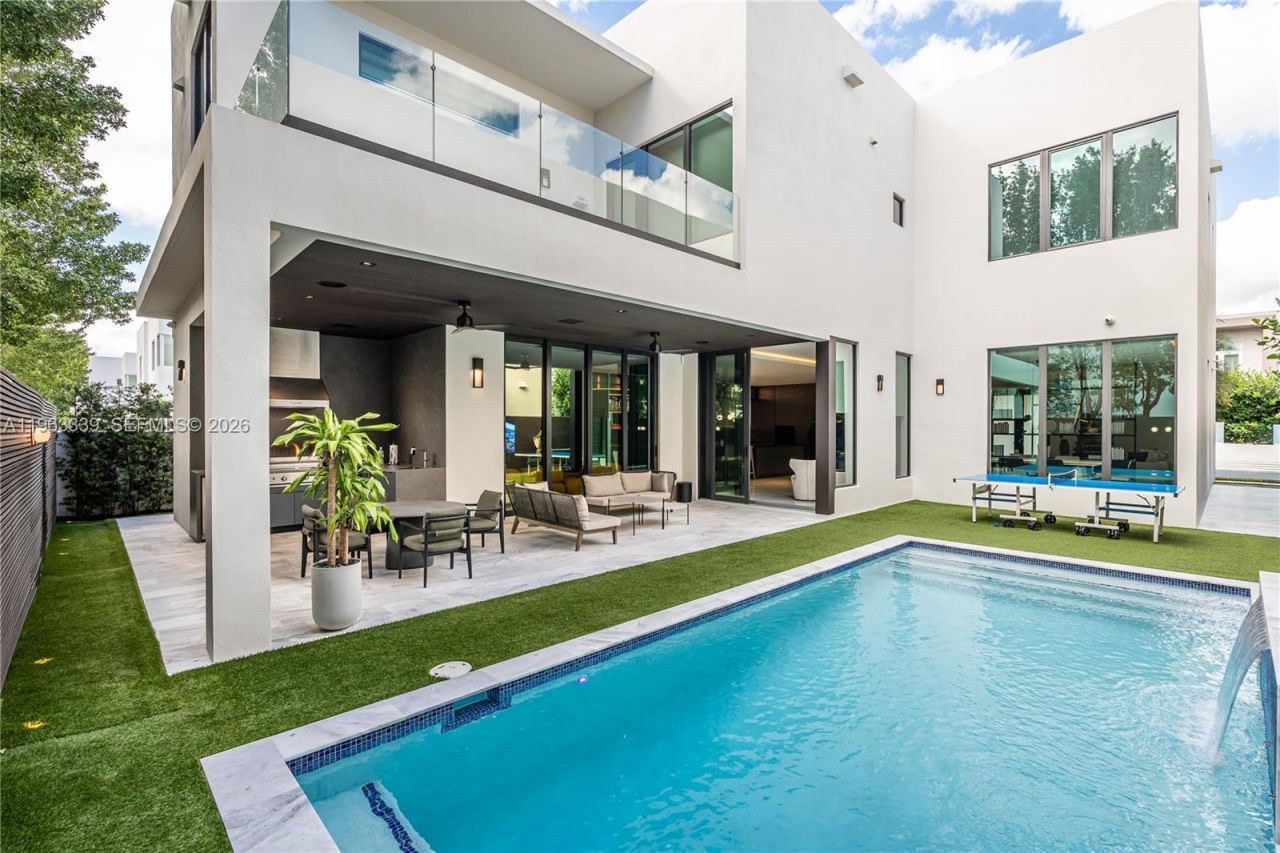 10540 NW 67th Ter , Doral, FL 33178 Photo