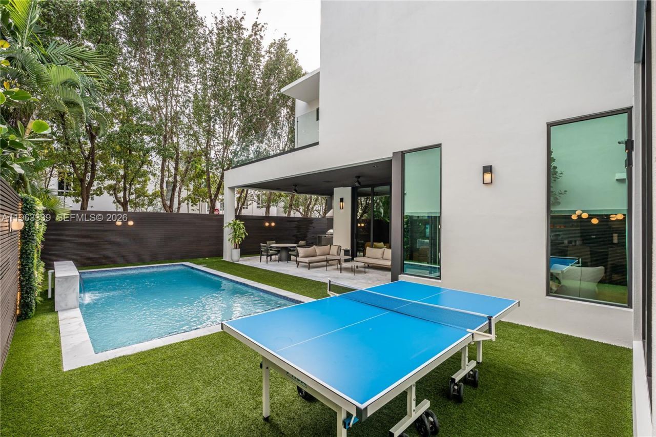 10540 NW 67th Ter , Doral, FL 33178 Photo