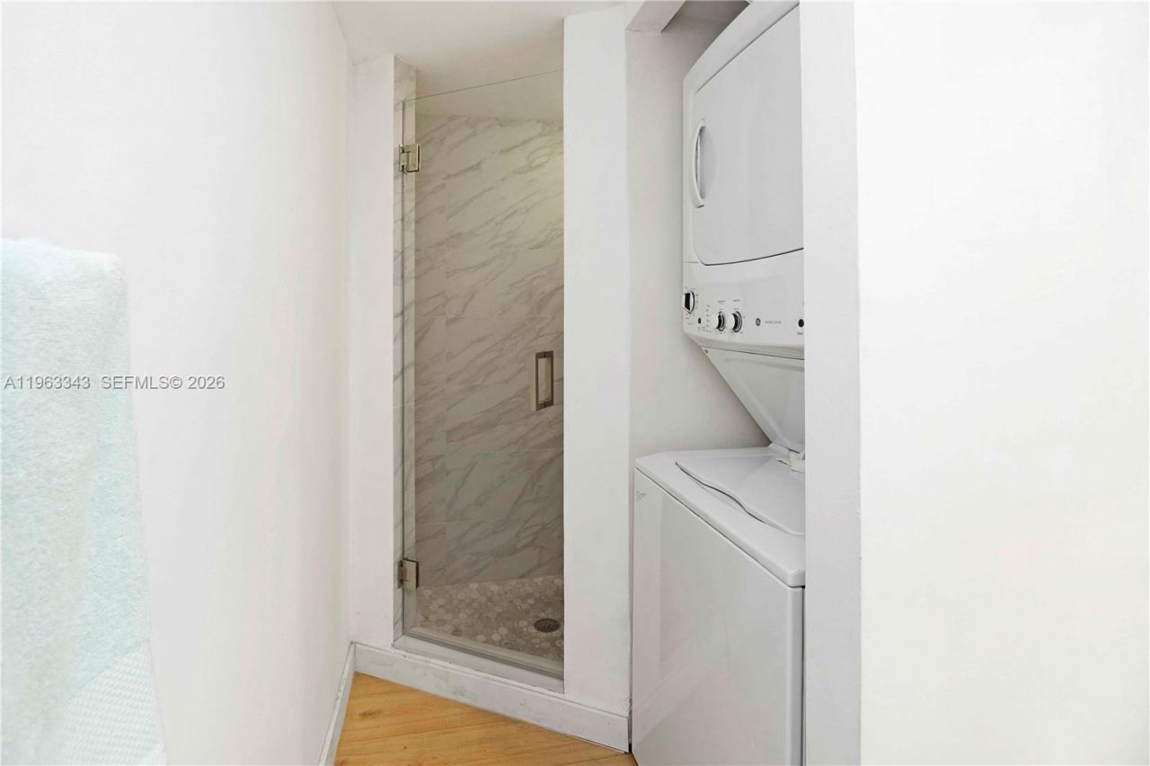 1000 Quayside Ter, Unit 1608, Miami, FL 33138 Photo