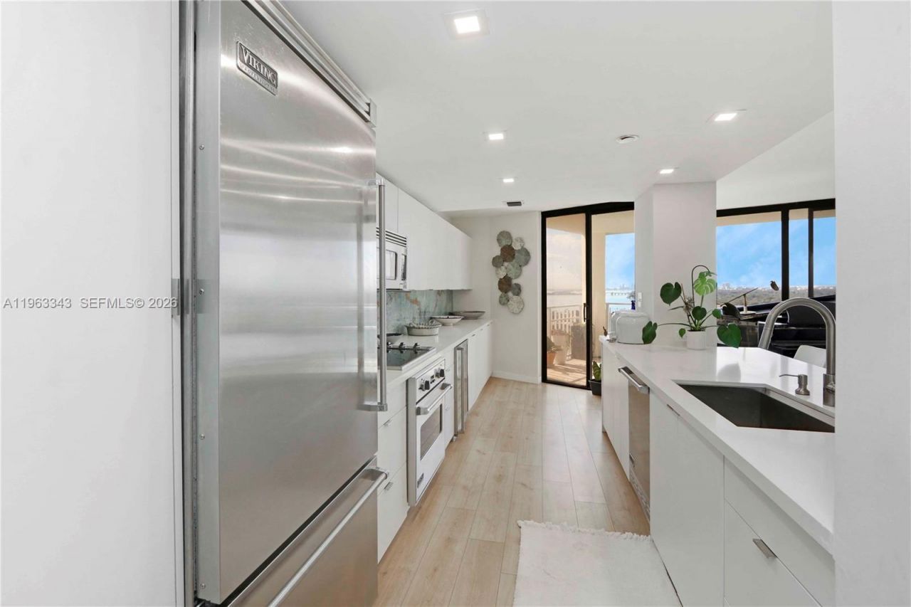 1000 Quayside Ter, Unit 1608, Miami, FL 33138 Photo