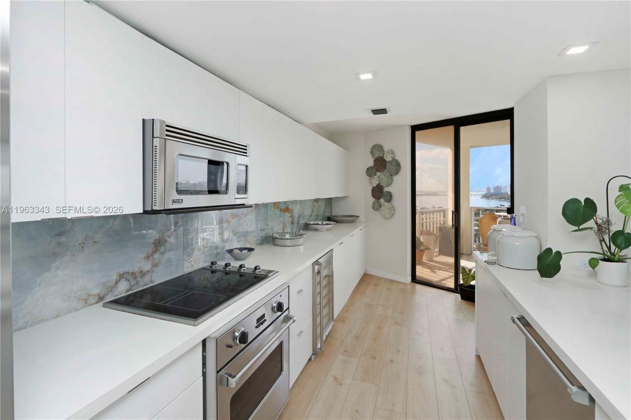 1000 Quayside Ter, Unit 1608, Miami, FL 33138 Photo