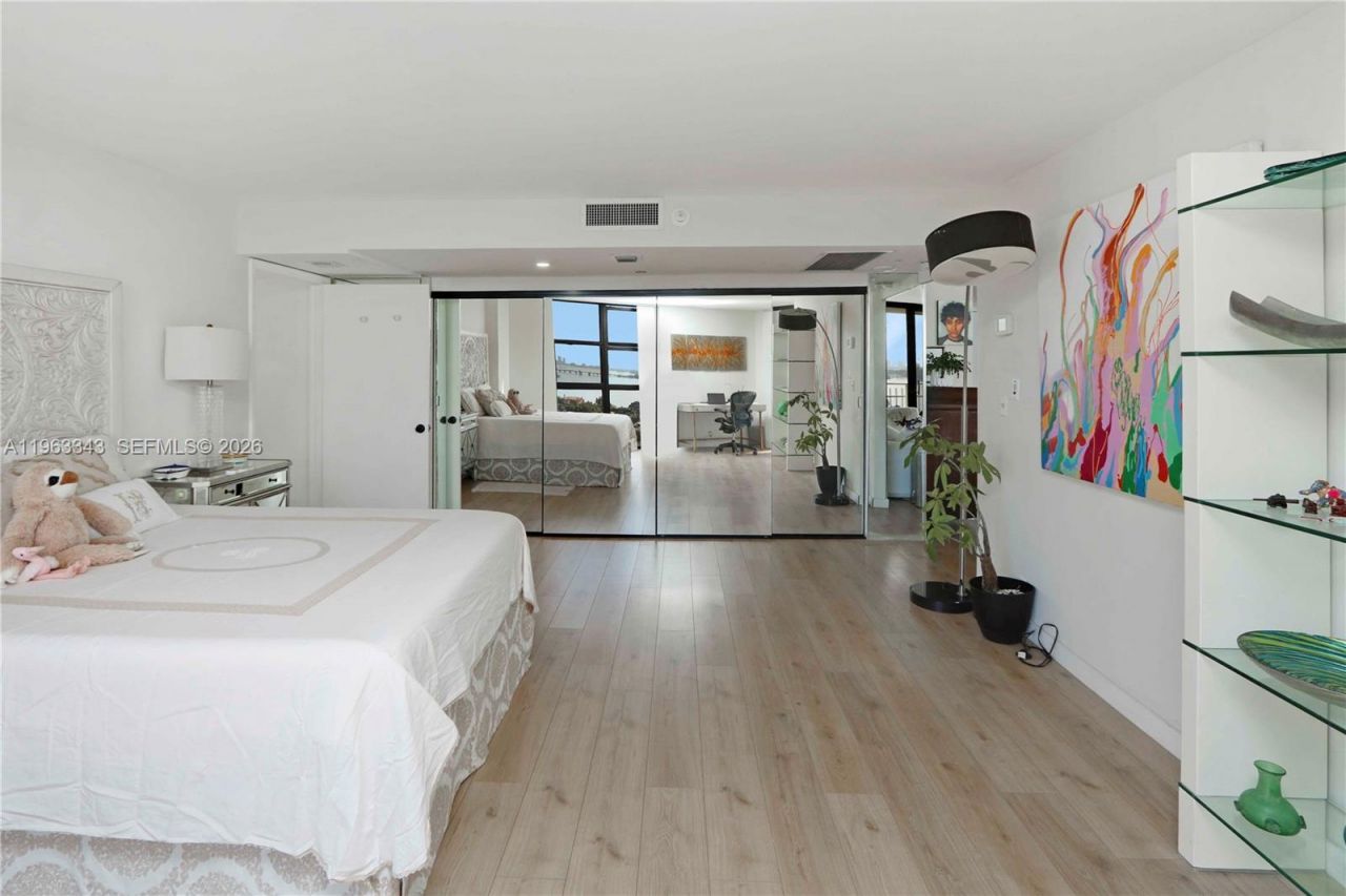 1000 Quayside Ter, Unit 1608, Miami, FL 33138 Photo