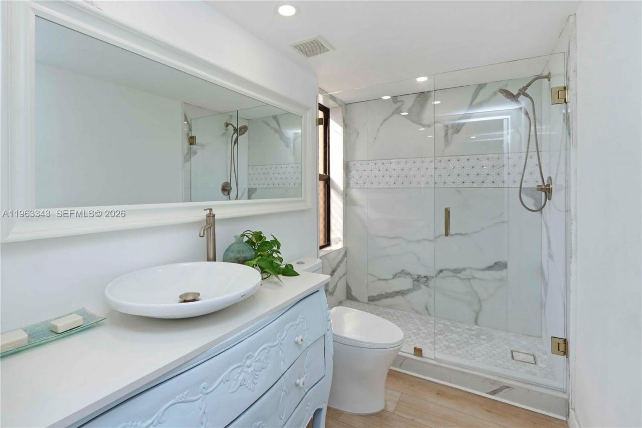 1000 Quayside Ter, Unit 1608, Miami, FL 33138 Photo