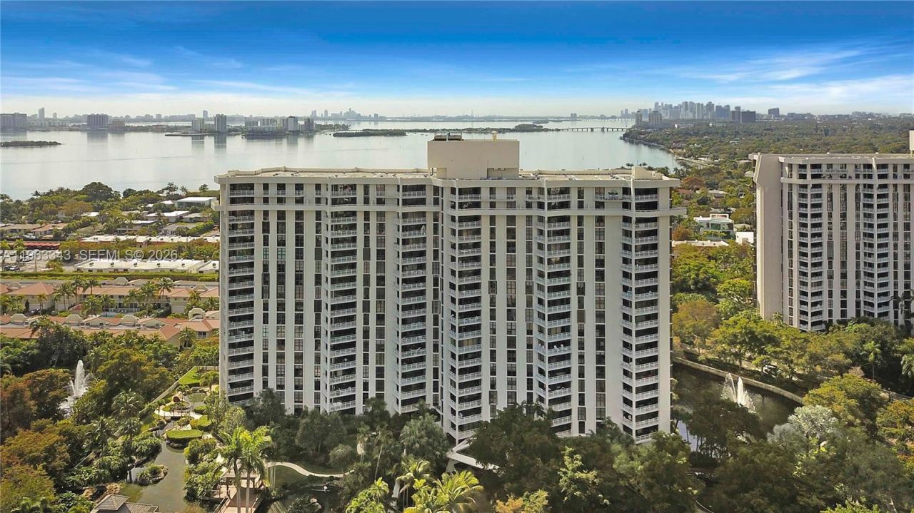 1000 Quayside Ter, Unit 1608, Miami, FL 33138 Photo