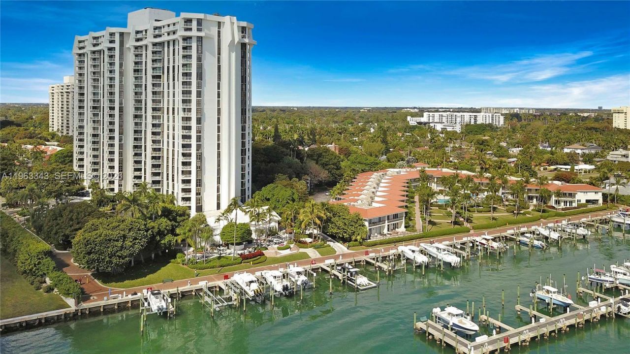1000 Quayside Ter, Unit 1608, Miami, FL 33138 Photo
