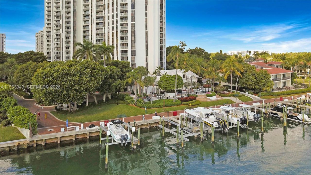 1000 Quayside Ter, Unit 1608, Miami, FL 33138 Photo