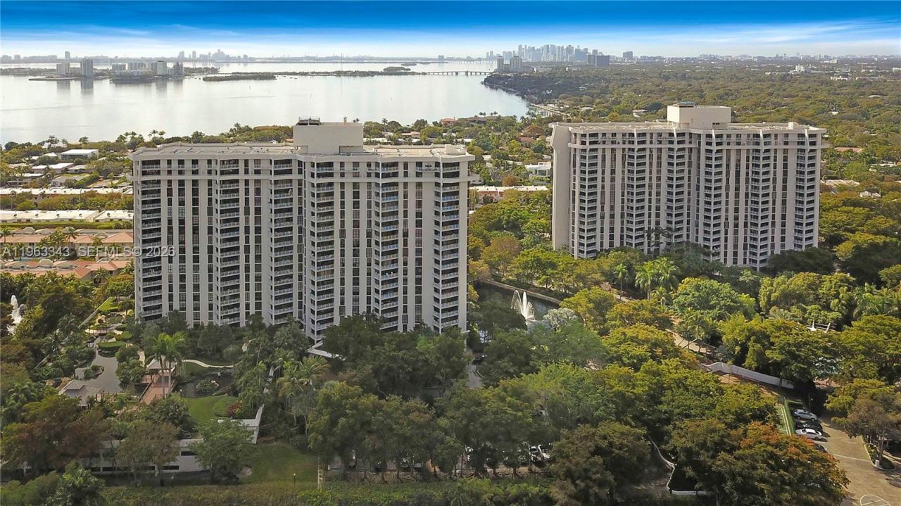 1000 Quayside Ter, Unit 1608, Miami, FL 33138 Photo