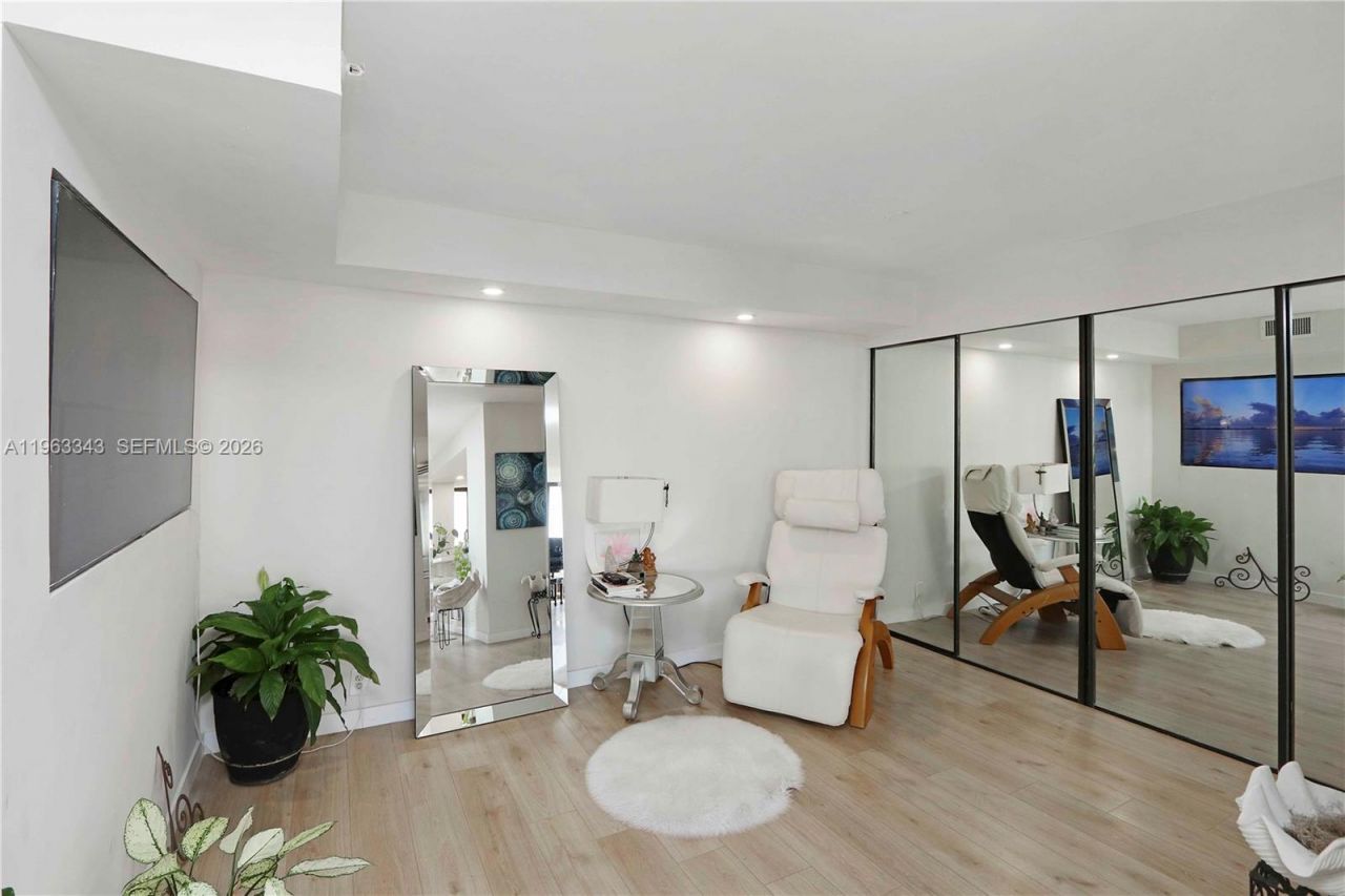 1000 Quayside Ter, Unit 1608, Miami, FL 33138 Photo