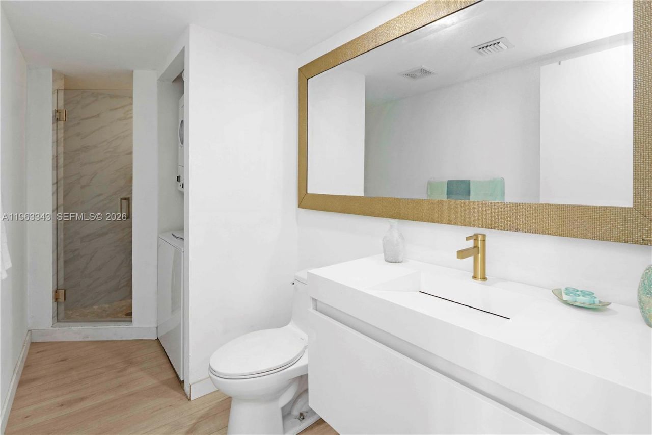 1000 Quayside Ter, Unit 1608, Miami, FL 33138 Photo