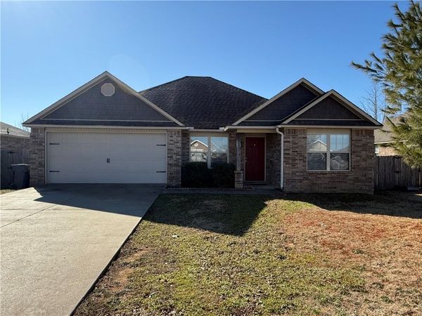 304 E Laurel Avenue , Rogers, AR 72758
