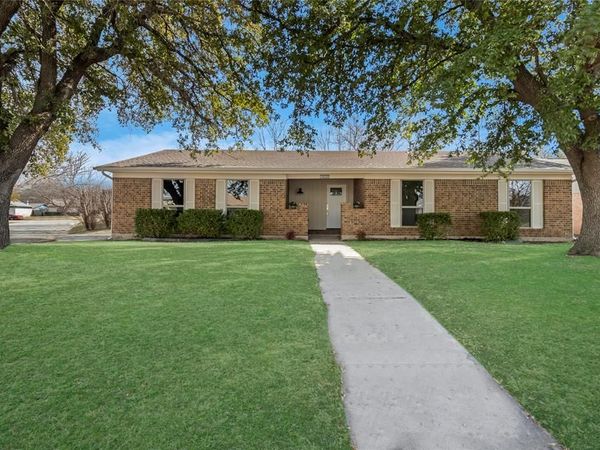 5820 Denise Drive, Haltom City, TX 76148
