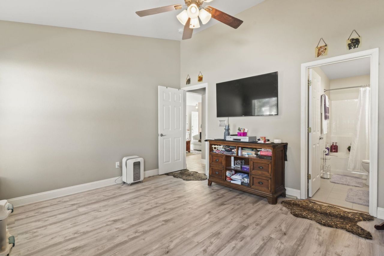 3058 Hollybrooke Dr.  Photo 18