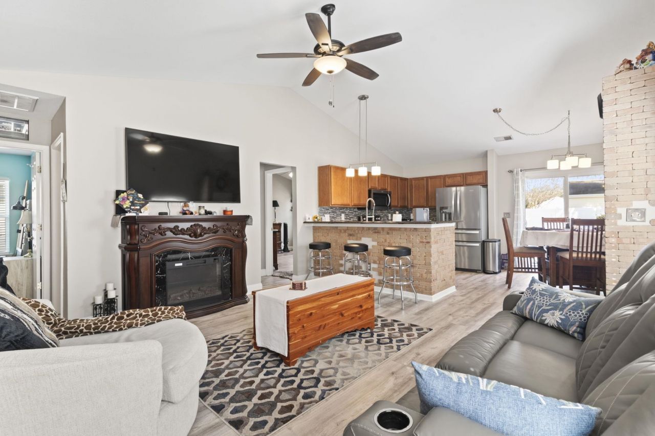 3058 Hollybrooke Dr.  Photo 5