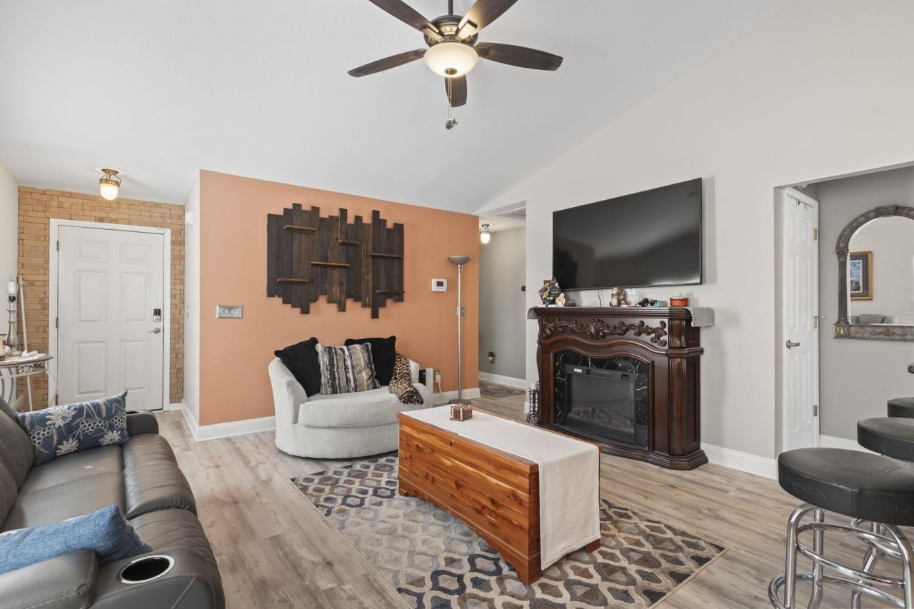 3058 Hollybrooke Dr.  Photo 6