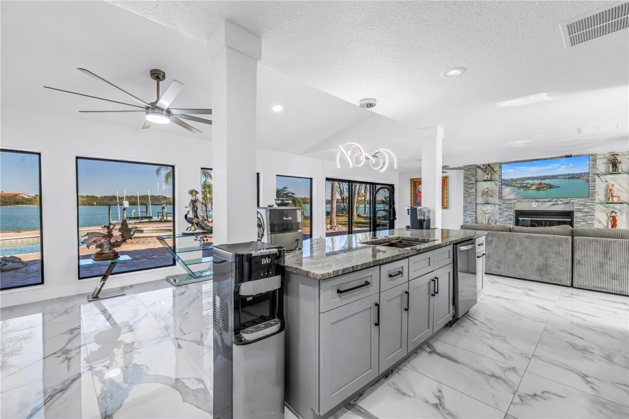 583 Crystal Drive, Madeira Beach, FL 33708 Photo