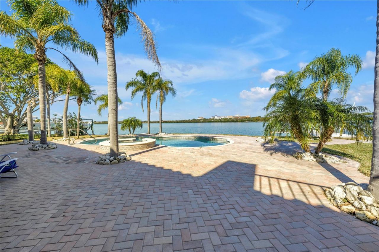 583 Crystal Drive, Madeira Beach, FL 33708 Photo