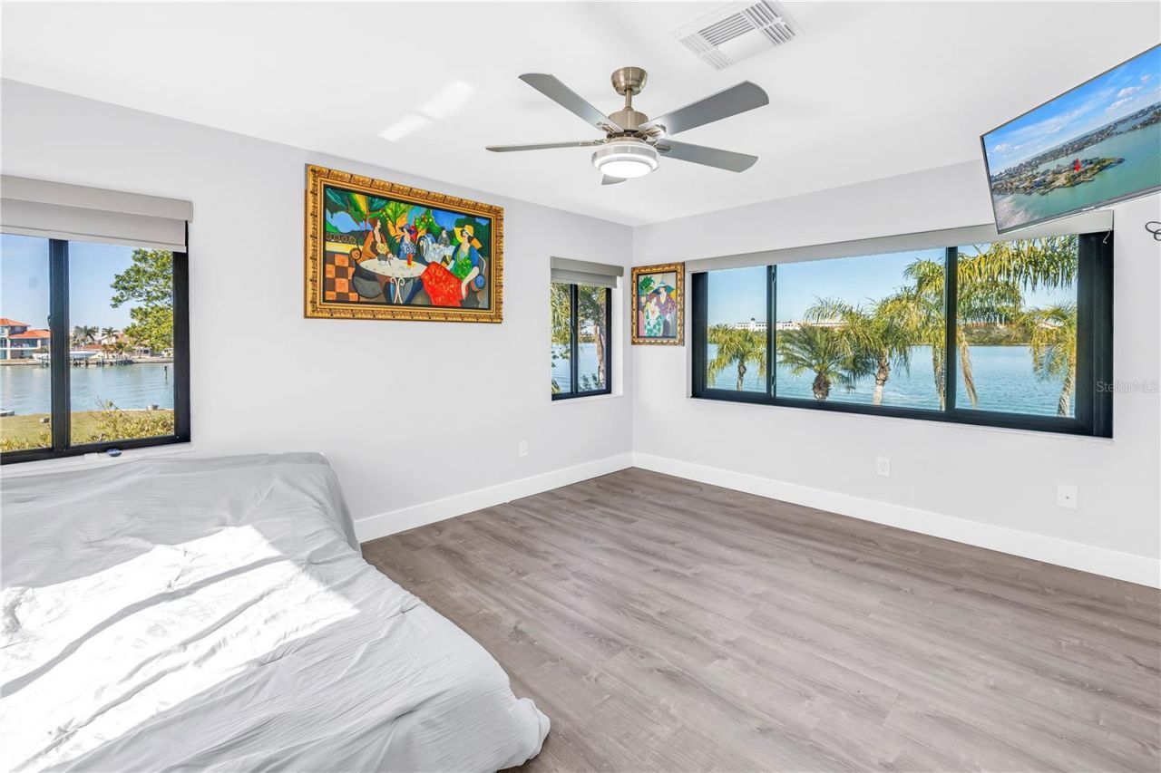 583 Crystal Drive, Madeira Beach, FL 33708 Photo