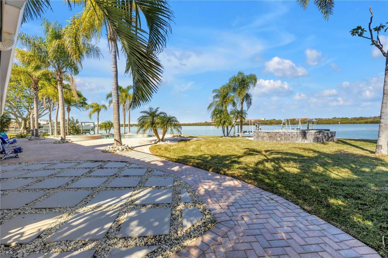 583 Crystal Drive, Madeira Beach, FL 33708 Photo