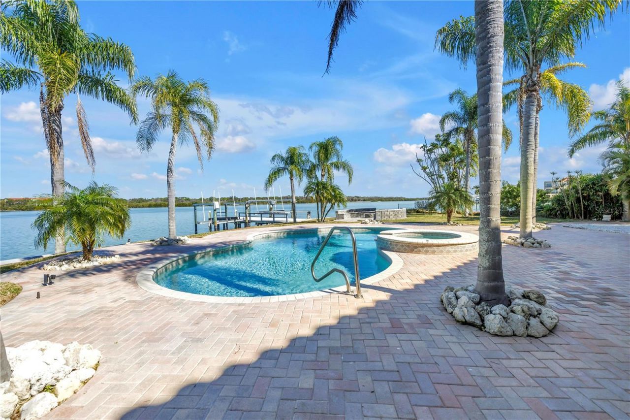 583 Crystal Drive, Madeira Beach, FL 33708 Photo
