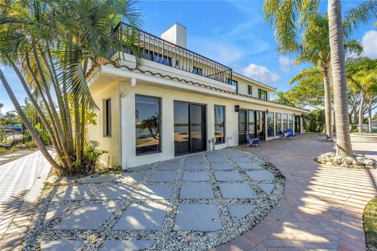 583 Crystal Drive, Madeira Beach, FL 33708 Photo