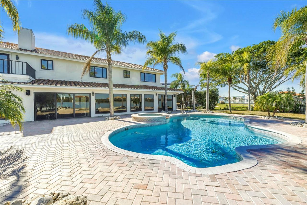 583 Crystal Drive, Madeira Beach, FL 33708 Photo